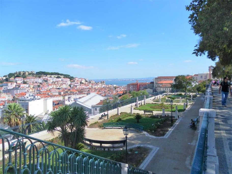 Апартаменты Mm3 Baixa Rossio Castle View! Лиссабон Экстерьер фото